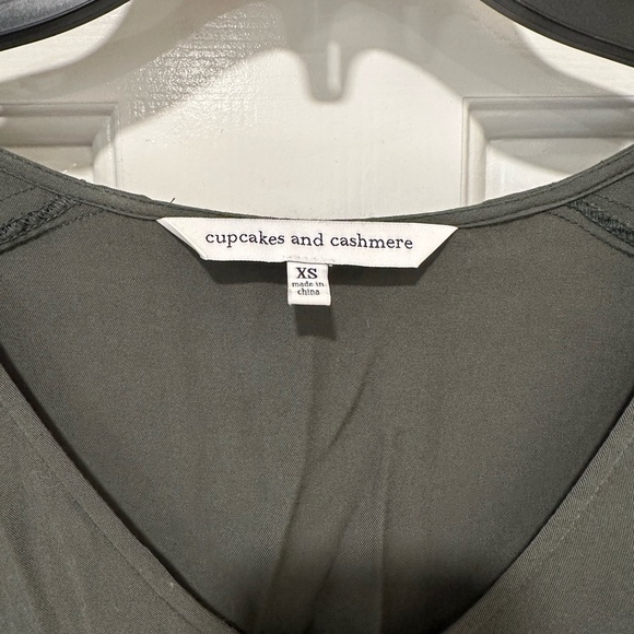 Cupcakes & Cashmere boutique Army Green Dress. Size XS - Picture 3 of 4